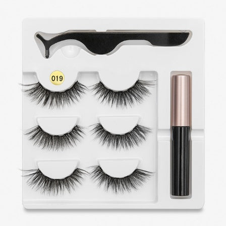 A Pair Of False Eyelashes With Magnets In Fashion - pokema6b911e7d8cfc5a432351b4139c1dc18e