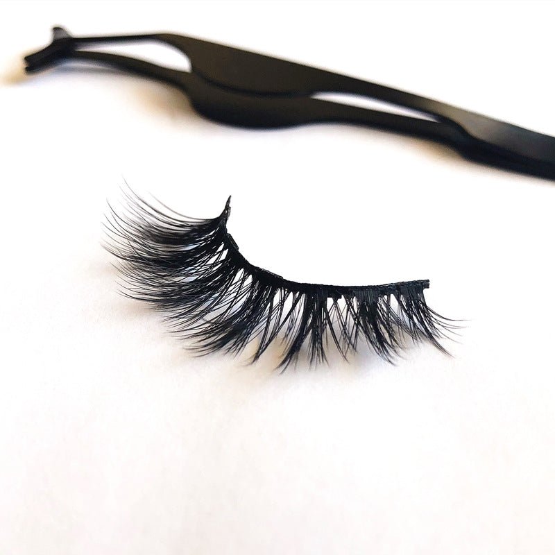 A Pair Of False Eyelashes With Magnets In Fashion - pokema30e5bd52fd27bb4d82e8ac1eead07f13