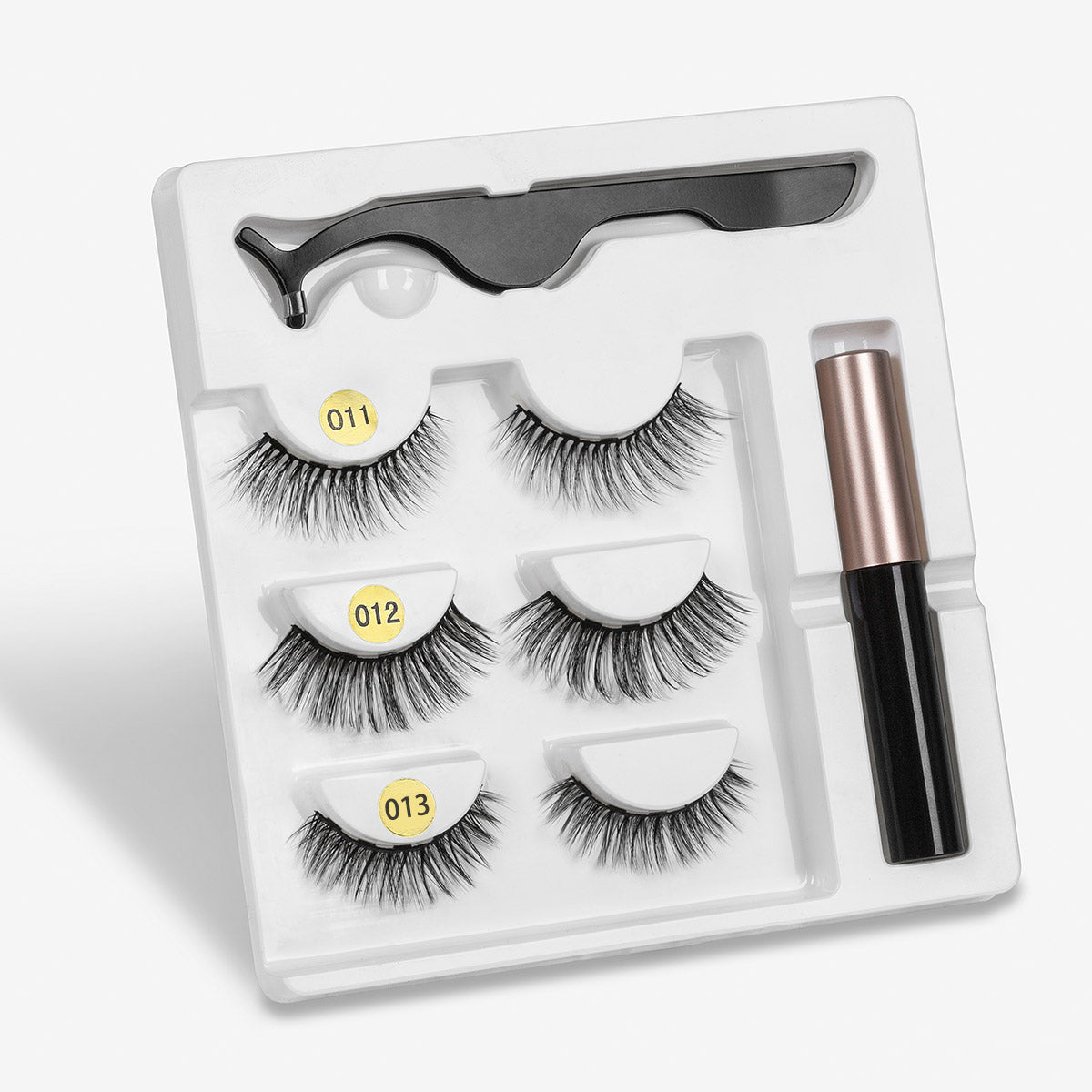 A Pair Of False Eyelashes With Magnets In Fashion - pokemadf8c16d1ea81364c46cd5db1e0e02d92