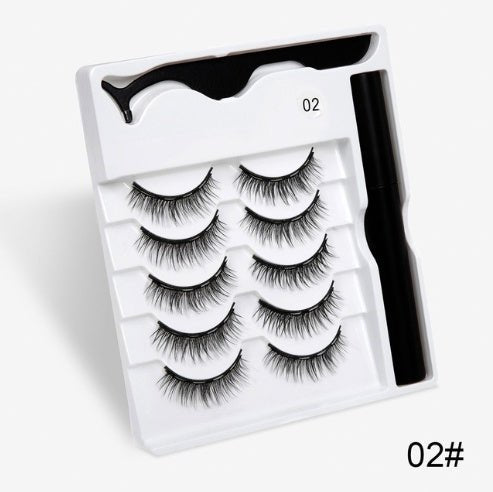 A Pair Of False Eyelashes With Magnets In Fashion - pokema27350bef23adcdeab00413db8ee48ebc