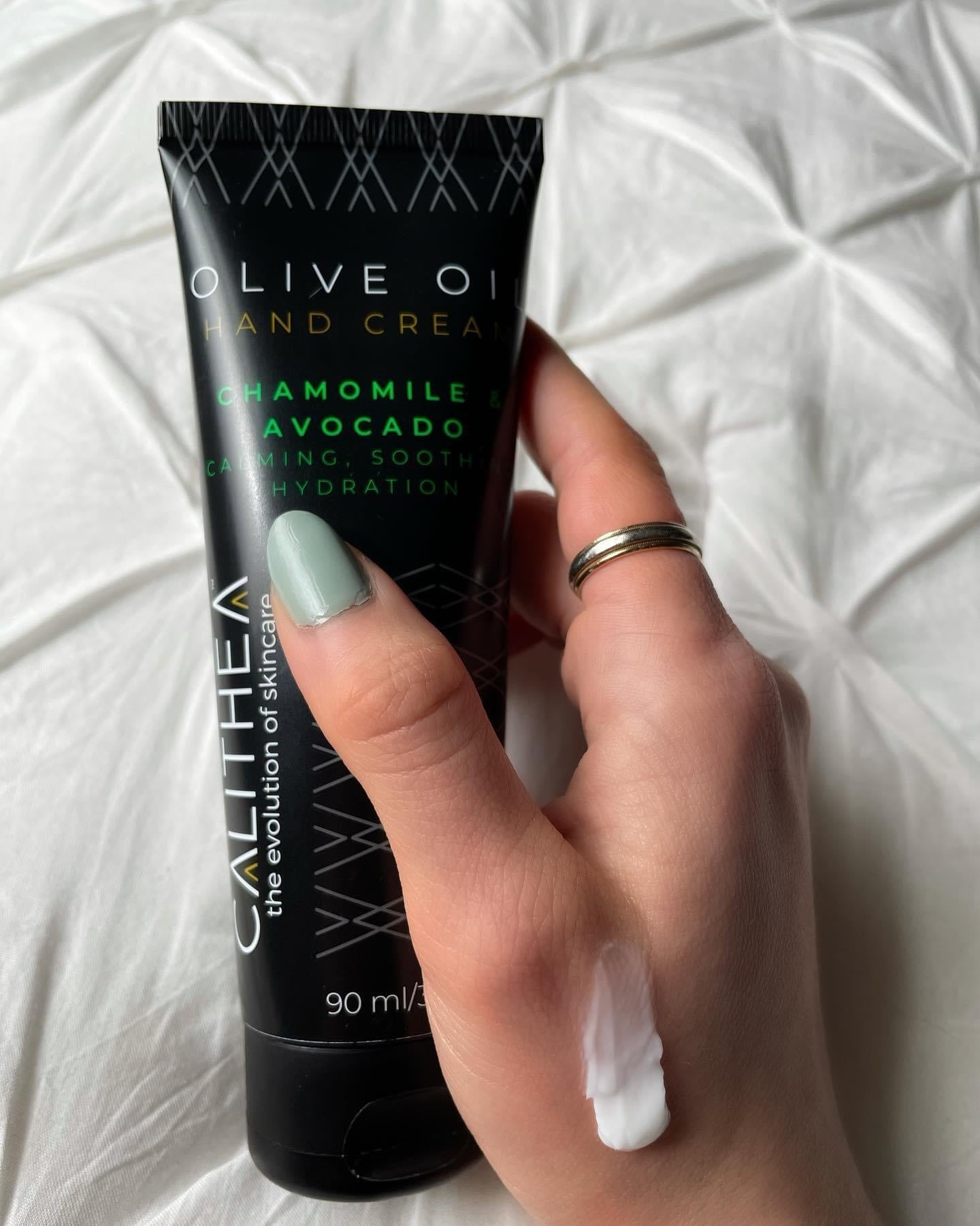 CALITHEA OLIVE OIL HAND CREAM WITH CHAMOMILE & AVOCADO: 96.4% NATURAL CONTENT - pokemaCALITHEA OLIVE OIL HAND CREAM WITH CHAMOMILE & AVOCADO: 96.4% NATURAL CONTENT