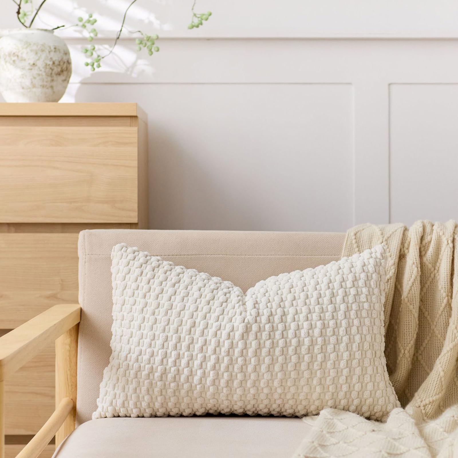 Lot de 1 housse de coussin décorative en velours côtelé, blanc ivoire, 45,7 x 45,7 cm | Tissu doux et durable, fermeture éclair dissimulée lisse, design à doublure propre pour une décoration de ferme moderne - pokemaLot de 1 housse de coussin décorative en velours côtelé, blanc ivoire, 45,7 x 45,7 cm | Tissu doux et durable, fermeture éclair dissimulée lisse, design à doublure propre pour une décoration de ferme moderne