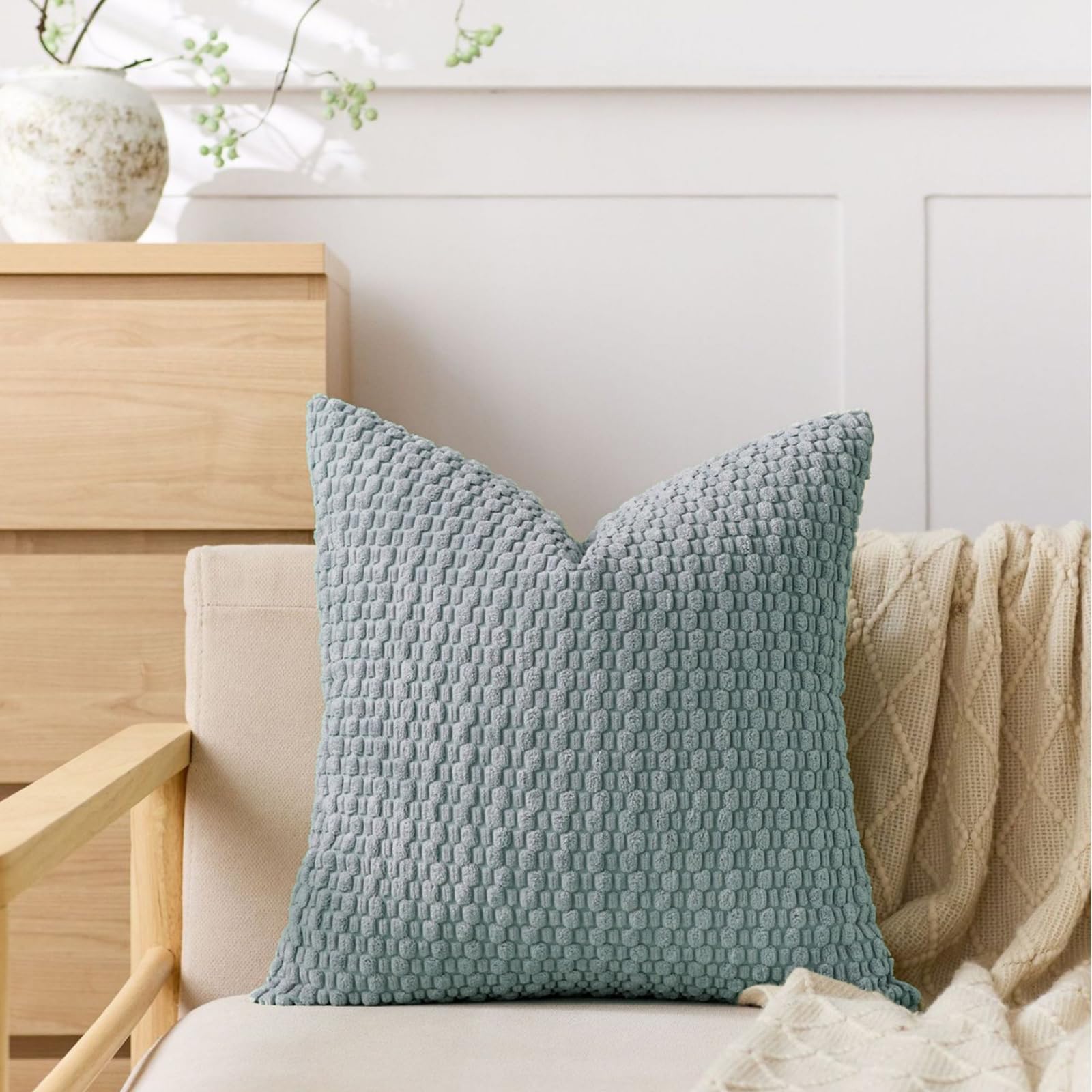 Lot de 1 housse de coussin décorative en velours côtelé, blanc ivoire, 45,7 x 45,7 cm | Tissu doux et durable, fermeture éclair dissimulée lisse, design à doublure propre pour une décoration de ferme moderne - pokemaLot de 1 housse de coussin décorative en velours côtelé, blanc ivoire, 45,7 x 45,7 cm | Tissu doux et durable, fermeture éclair dissimulée lisse, design à doublure propre pour une décoration de ferme moderne