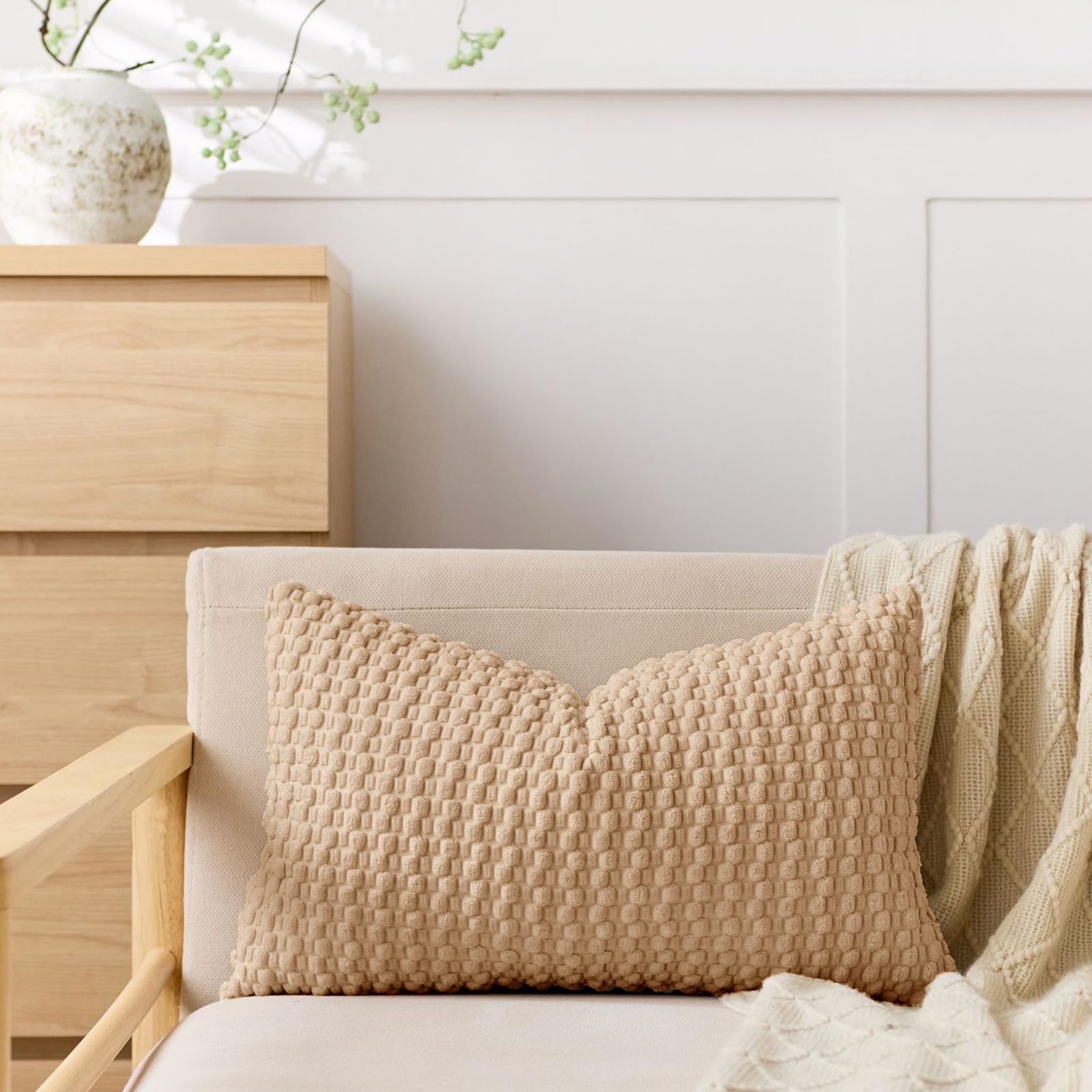 Lot de 1 housse de coussin décorative en velours côtelé, blanc ivoire, 45,7 x 45,7 cm | Tissu doux et durable, fermeture éclair dissimulée lisse, design à doublure propre pour une décoration de ferme moderne - pokemaLot de 1 housse de coussin décorative en velours côtelé, blanc ivoire, 45,7 x 45,7 cm | Tissu doux et durable, fermeture éclair dissimulée lisse, design à doublure propre pour une décoration de ferme moderne