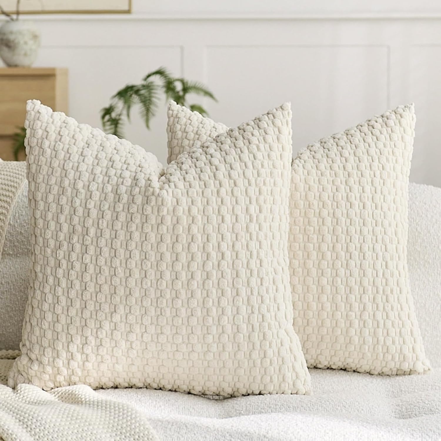 Lot de 1 housse de coussin décorative en velours côtelé, blanc ivoire, 45,7 x 45,7 cm | Tissu doux et durable, fermeture éclair dissimulée lisse, design à doublure propre pour une décoration de ferme moderne - pokemaLot de 1 housse de coussin décorative en velours côtelé, blanc ivoire, 45,7 x 45,7 cm | Tissu doux et durable, fermeture éclair dissimulée lisse, design à doublure propre pour une décoration de ferme moderne