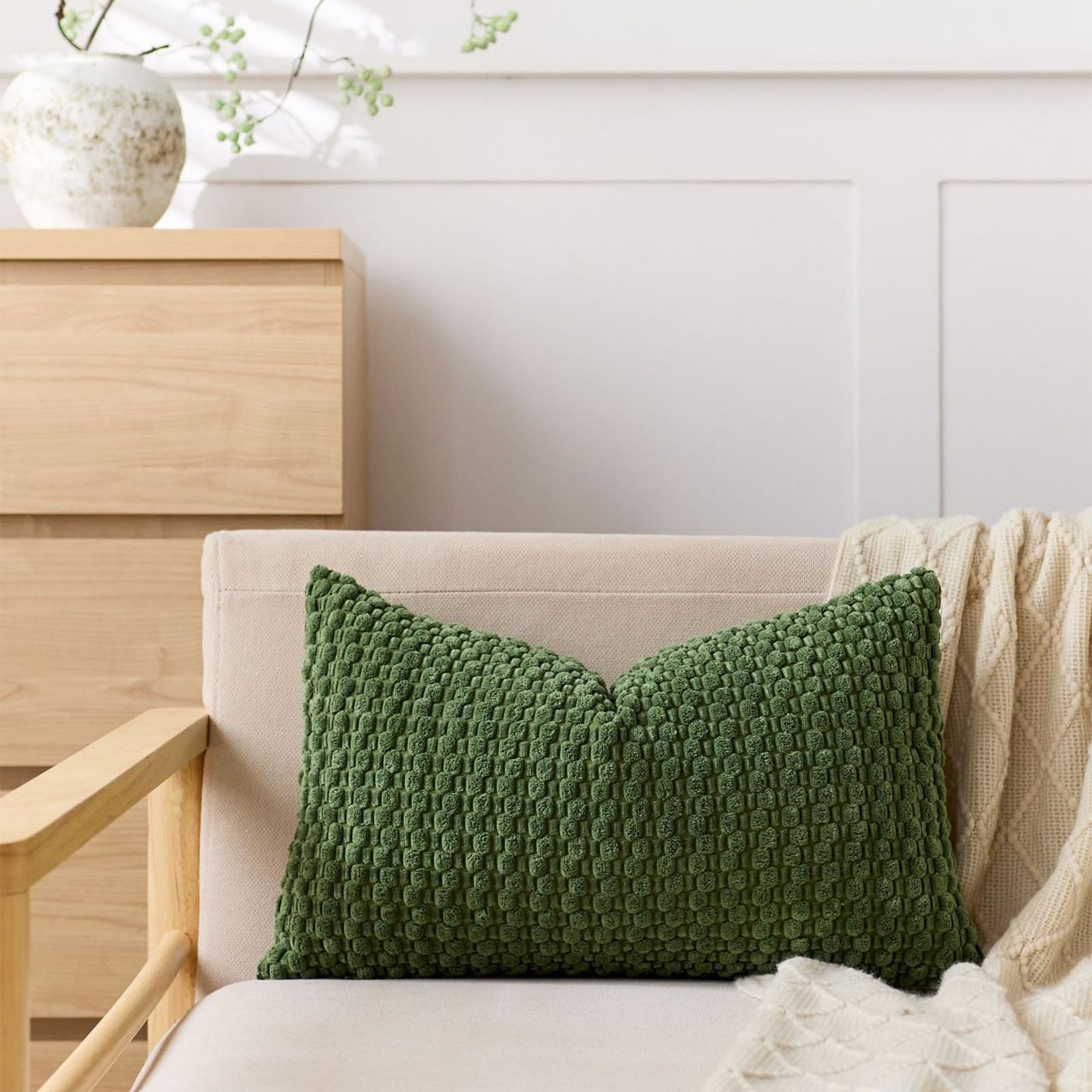 Lot de 1 housse de coussin décorative en velours côtelé, blanc ivoire, 45,7 x 45,7 cm | Tissu doux et durable, fermeture éclair dissimulée lisse, design à doublure propre pour une décoration de ferme moderne - pokemaLot de 1 housse de coussin décorative en velours côtelé, blanc ivoire, 45,7 x 45,7 cm | Tissu doux et durable, fermeture éclair dissimulée lisse, design à doublure propre pour une décoration de ferme moderne