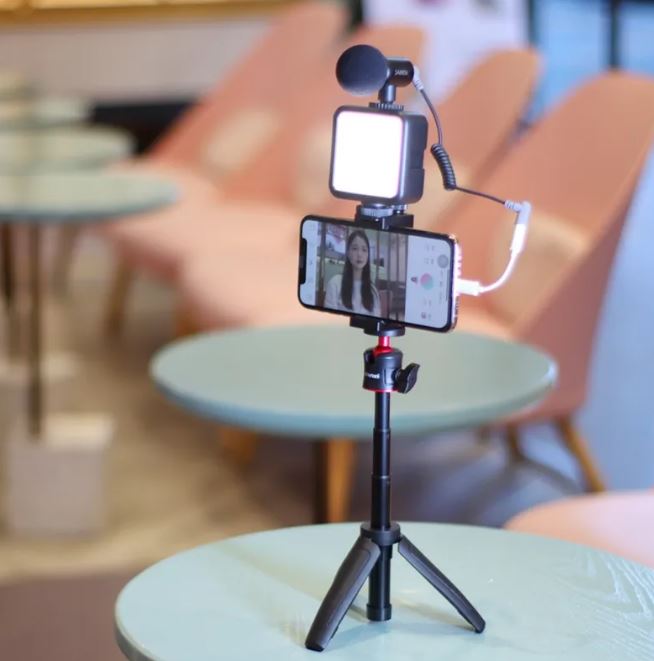 Mobile Phone Vlog Selfie Stick Short Video Live Fill Light Bracket - pokemaMobile Phone Vlog Selfie Stick Short Video Live Fill Light Bracket