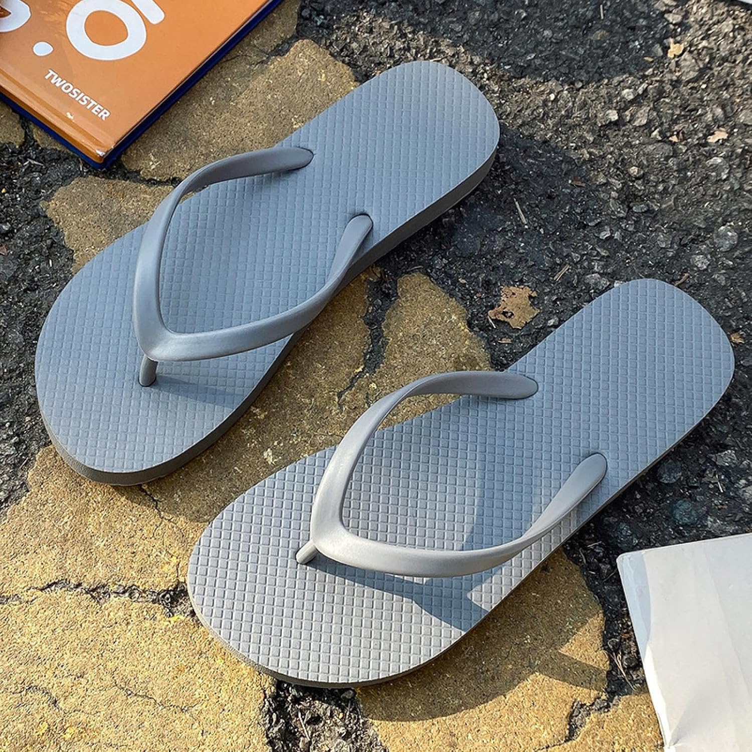 Pantoufles tongs pour homme et femme - Antidérapantes - Sandales de douche - Sandales d'été légères - Sandales de plage - Chaussures de marche - pokemaPantoufles tongs pour homme et femme - Antidérapantes - Sandales de douche - Sandales d'été légères - Sandales de plage - Chaussures de marche